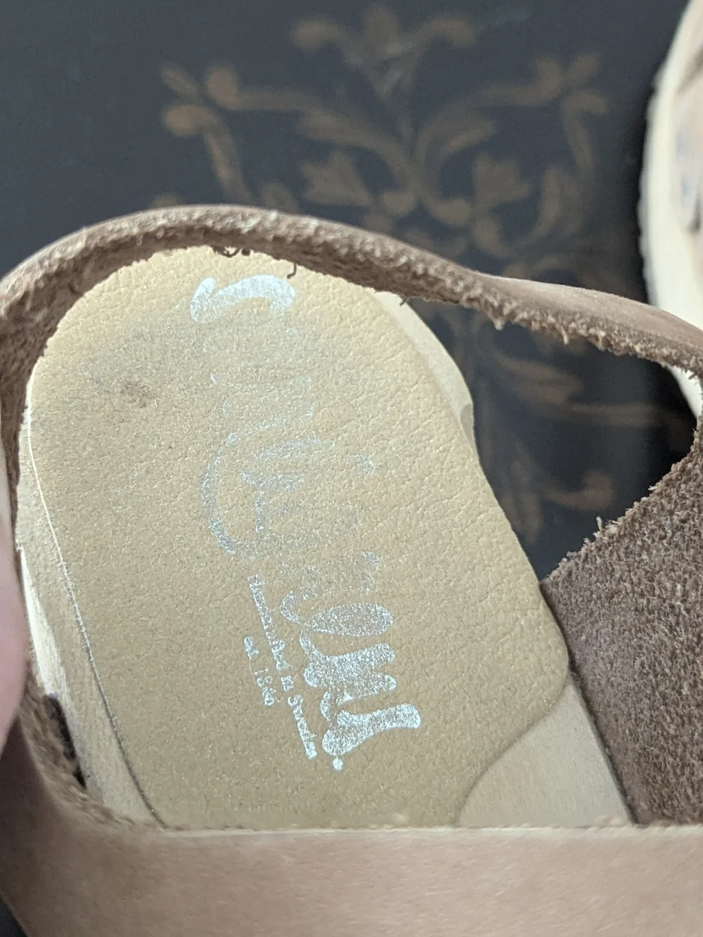 Sandgrens tan suede